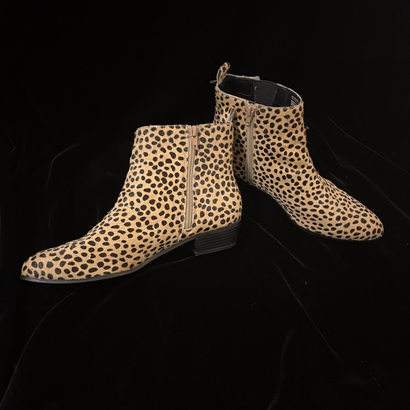 SOLD- Leopard booties - Picture 2 of 3